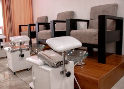 Electric foot baths for sale shown in a spa with chairs and basins.
