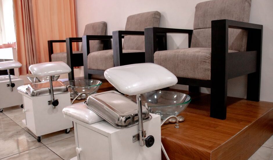 Electric foot baths for sale shown in a spa with chairs and basins.